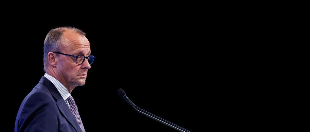 Friedrich Merz greift die Ampelkoalition in Berlin an. 