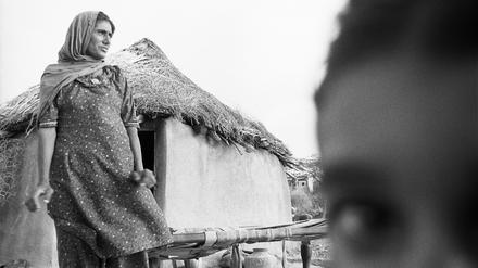 In den Fotografien von Gauri Gill werden Frauen zu Hauptdarstellerinnen in einer Gesellschaft, die ihnen allzu oft nicht mal eine ebenrolle erlaubt. 