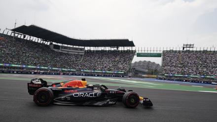  Formel-1-Weltmeisterschaft, Grand Prix von Mexiko, Rennen: Max Verstappen aus den Niederlanden vom Team Red-Bull in Aktion. 