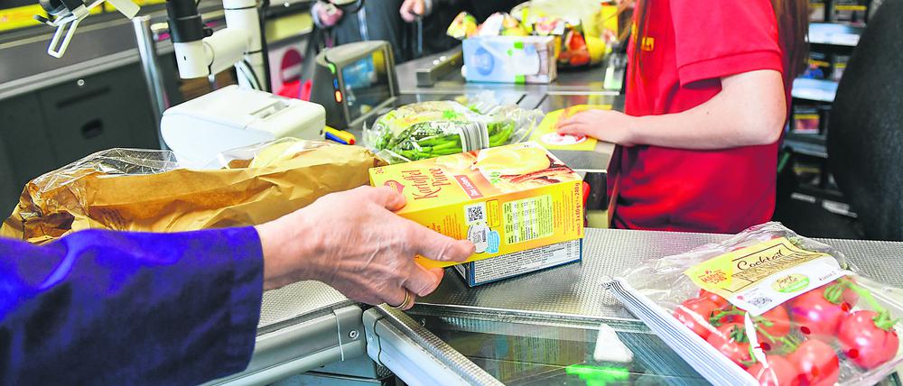 Die Preise für Lebens- und Genussmittel stiegen sogar um 13,1 Prozent im Vergleich zum Vorjahr. 