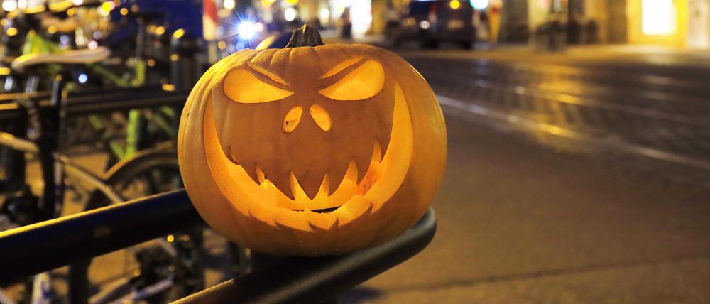 Halloween Gesicht Kürbis, Friedrich Ebert Strasse, Potsdam, 29.10.2020 Foto: Sebastian Gabsch