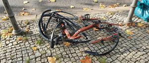 Unfall mit einer Radfahrerin und einem Betonmischer in Berlin-Wilmersdorf.