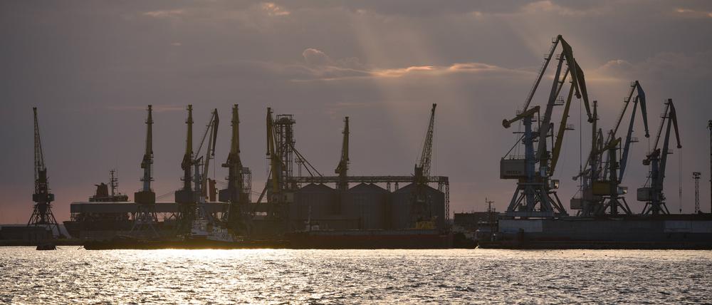 Der Hafen von Berdjansk soll Umschlagplatz für gestohlenes Getreide sein (Symbolbild).