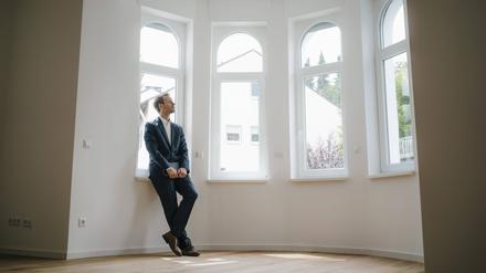 Makler allein zu Hause? Das Geschäft läuft nicht mehr reibungslos wie von selbst - es wird nicht mehr jeder Preis bezahlt. 