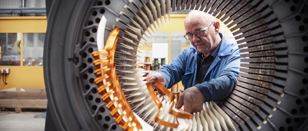 Immer mehr Menschen arbeiten auch nach Berufsende. Mit einem Nebenjob lässt sich die Rente aufbessern.