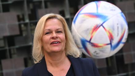 Faeser ist in ihrer Funktion als Sportministerin im Vorfeld der Fußball-Weltmeisterschaft in das Gastgeberland Katar gereist.