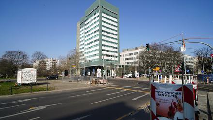  27.03.2020,Berlin,Deutschland,GER,die Stadt in Zeiten der Corona Pandemie, Investitionsbank Berlin IBB Hauptsitz Bundesallee im Bezirk Wilmersdorf *** 27 03 2020,Berlin,Germany,GER,the city in times of the corona pandemic, Investitionsbank Berlin IBB Headquarters Bundesallee in the district of Wilmersdorf