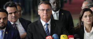 Der abgewählte brasilianische Präsident Bolsonaro spricht im Palacio da Alvorada.