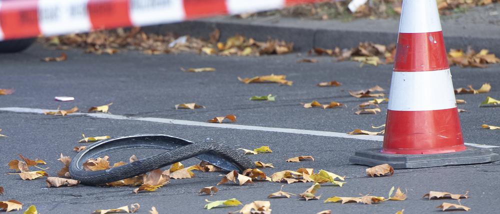 Das Rennrad der Frau wurde beim Unfall in Teile zerrissen. 