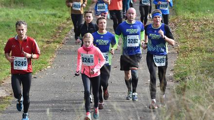 Läufer:innen beim letzten Halbmarathon am Teltower Stadtkanal 2019
