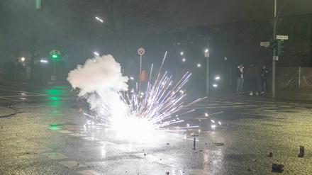Explosion eines Böllers mit Blitzknallsatz. 