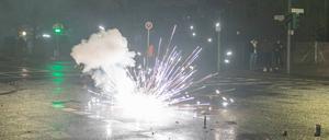 Explosion eines Böllers mit Blitzknallsatz. 