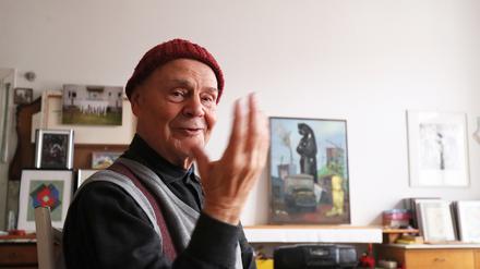 Der Maler Peter Rohn in seinem Atelier in Potsdam-West