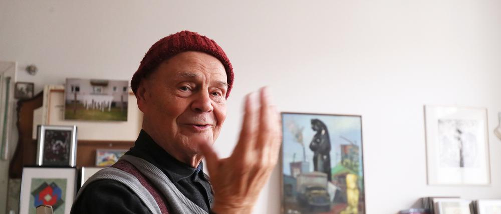 Der Maler Peter Rohn in seinem Atelier in Potsdam-West