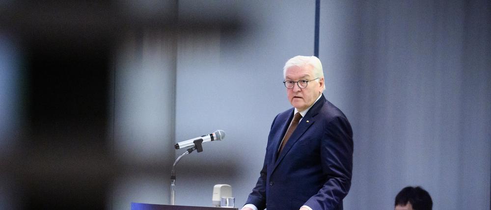 Bundespräsident Frank-Walter Steinmeier hält bei einem Besuch der Doshisha-Universität eine Rede zum Thema Klima.