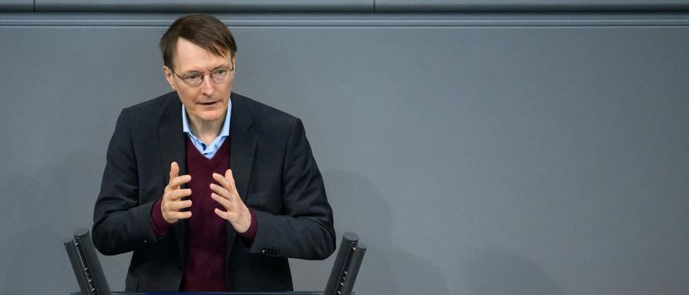Karl Lauterbach (SPD), Bundesminister für Gesundheit, spricht über das Krankenhauspflege-Entlastungsgesetz.