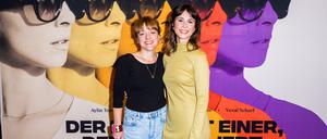 Pola Beck (l), Regisseurin, und Aylin Tezel, Schauspielerin, kommen zur Premiere von «Der Russe ist einer, der Birken liebt» ins Kino in der Kulturbrauerei. Der Film startet am 3. November 2022 in den deutschen Kinos.