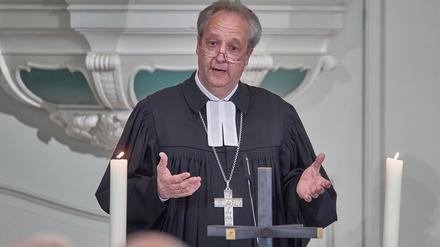 Christian Stäblein, Bischof der Evangelischen Kirche Berlin-Brandenburg-schlesische Oberlausitz, bei einer Predigt.
