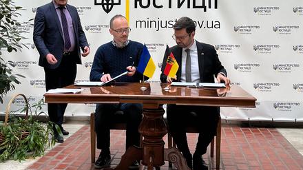Marco Buschmann traf in Kiew auf seinen ukrainischen Amtskollegen Deniys Maljuska.