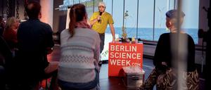 Pflanzenbiologe Marcel Robischon. Professor für Agrarökologie an der Humboldt-Universität zu Berlin, am 3. November 2022, bei der Berlin Science Week im Humboldt Labor des Humboldt Forums.