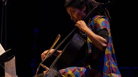 Prägung durch die schwarze Jazzszene von Chicago. Die Cellistin Tomeka Reid.