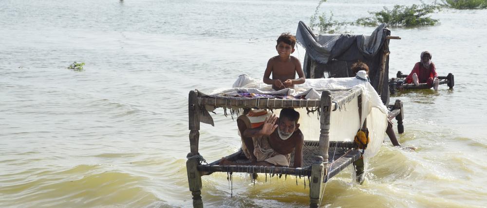 Die Schäden sind bereits massiv. Länder wie Pakistan werden durch Überschwemmungen wie in diesem Sommer um Jahrzehnte in ihrer Entwicklung zurückgeworfen.