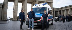 Der „Wünschewagen“ am Brandenburger Tor.