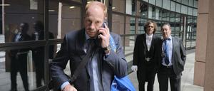 Martin Kraft (Johann von Bülow) im „Parlament“. 