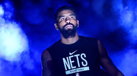 Der Basketballer Kyrie Irving wird vor einem Eröffnungsspiel gegen die New Orleans Pelicans im Barclays Center vorgestellt. (Archivbild)