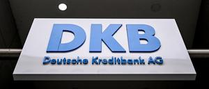 04.11.2022, Berlin: Filiale der DKB-Bank in Berlin. Bei Girokonten der Deutschen Kreditbank ist es zu fehlerhaften Buchungen gekommen. Grund sei eine technische Störung, sagte ein Unternehmenssprecher. (zu dpa: DKB: Fehlerhafte Buchungen bei Girokonten) Foto: Britta Pedersen/dpa +++ dpa-Bildfunk +++