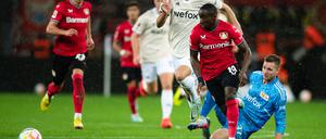 Moussa Diaby (M) war von den Köpenickern nicht zu fassen.