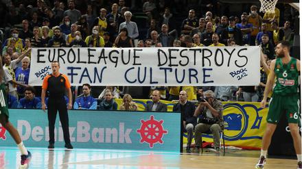 Beim Spiel gegen Panathinaikos Athen protestierten Albas Fans erstmals. 