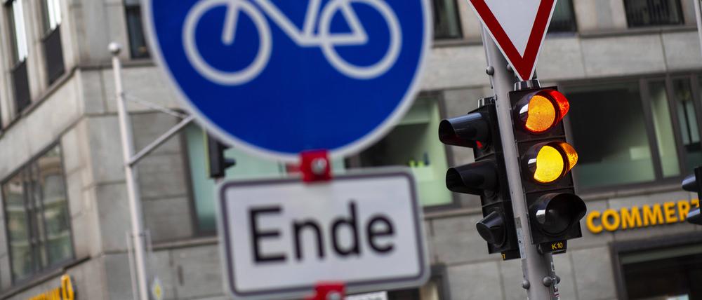 Die Sperrung der Friedrichstraße im Zentrum Berlins für Autos ist nach einer Gerichtsentscheidung rechtswidrig.