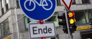 Die Sperrung der Friedrichstraße im Zentrum Berlins für Autos ist nach einer Gerichtsentscheidung rechtswidrig.