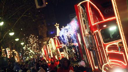 Jährlich touren die Weihnachtstrucks von Coca Cola durch Deutschland.