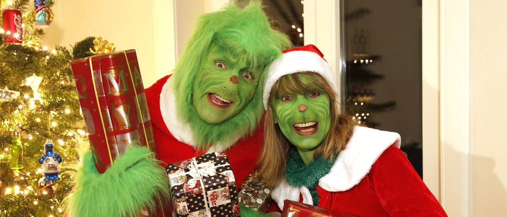 Photoshooting mit Enrico Lein als Grinch und Maria Skupin als Frau Grinch in der Villa Czarnecki in Hameln. Ein Projekt des Fotografen Tschiponnique Skupin und des Bodypainters und Transformakers Enrico Lein