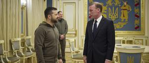 Wolodymyr Selenskyj (l), Präsident der Ukraine, und Jake Sullivan, Nationaler Sicherheitsberater der USA, bei einem Treffen in Kiew.