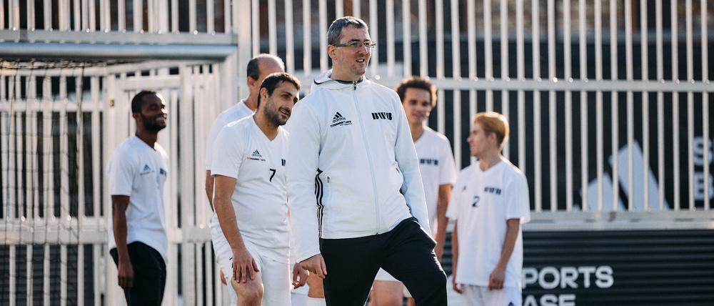 Vincent Grüneberg (vorne) will mit seiner Mannschaft von der Behindertenwerkstatt Berlin (BWB) bei den Special Olympics World Games die Goldmedaille holen.