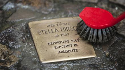 Ein Stolperstein erinnert an ein Opfer des Nationalsozialismus.