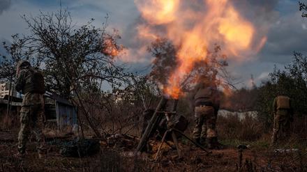 Ukrainische Soldaten nahe Bachmut im Donbass