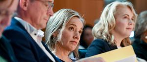 Der Historiker Andreas Rödder (l-r), die ehemalige Bundesfamilienministerin Kristina Schröder (CDU), und Linda Teuteberg (FDP) nehmen am Kongress „Wokes Deutschland – Identitätspolitik als Bedrohung unserer Freiheit?“ teil. Der Kongress wurde im November 2022 von der Denkfabrik R21 ausgerichtet.