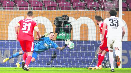 Rafal Gikiewicz spielte einst für Union und schon häufiger mit Augsburg auch gegen Union. Einmal hielt er sogar einen Elfmeter.