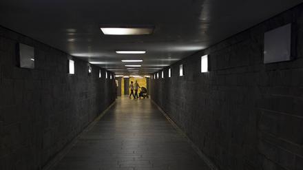 Tunnel im Bahnhof Berlin-Lichtenberg. Am Bahnhof Lichtenberg verkehren die U-Bahn, S-Bahn und Regionalbahn. Tunnel im Bahnhof Lichtenberg