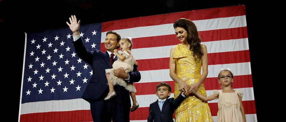 Ron DeSantis und seine Familie in der Nacht zu Mittwoch nach seiner Wiederwahl