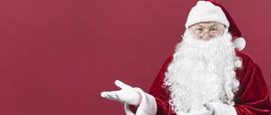 Weihnachtsmann zeigt etwas mit den Händen.