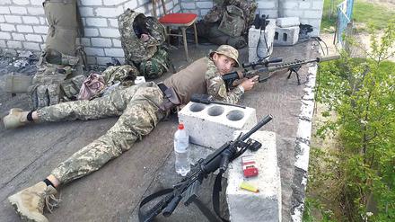 Ben Kauler, 20, im Mai in der ukrainischen Kleinstadt Staryj Saltiw, 45 km östlich von Charkiw.