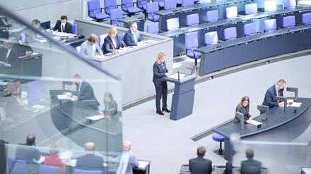 Steffi Lemke wirbt im Bundestag für den Gesetzentwurf