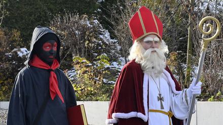 Der Nikolaus mit Knecht Ruprecht in der Schweiz.