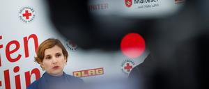 Katja Kipping (Die Linke), Sozialsenatorin, bei einer Pressekonferenz im Ukraine-Ankunftszentrum Tegel.