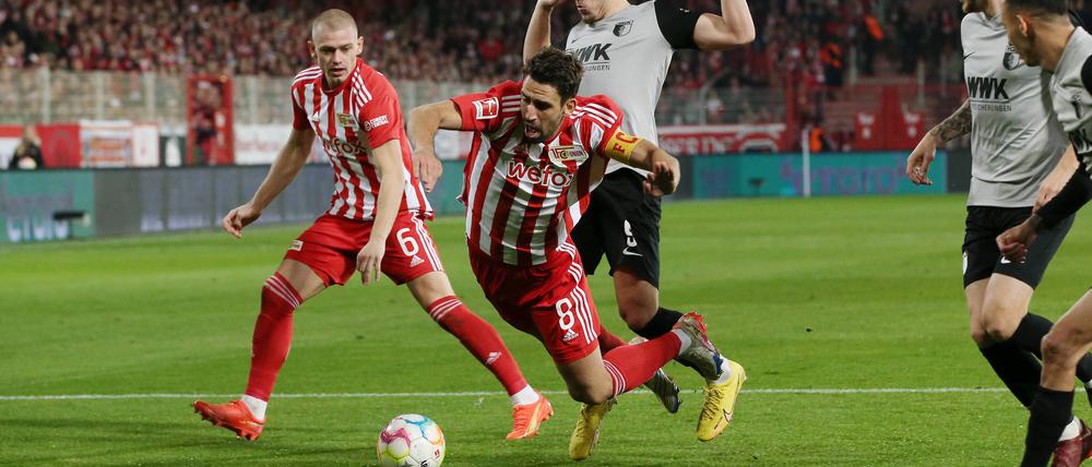 Rani Khedira geht in dieser Szene zu Boden.